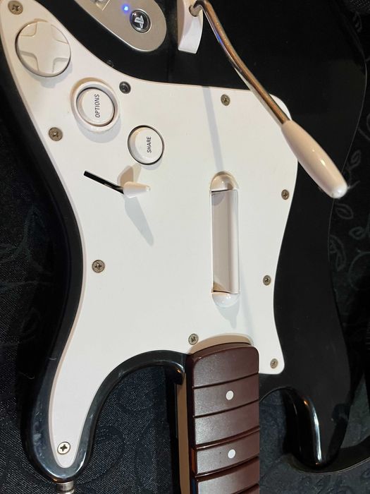Rock Band4 + Guitarra wi-fi fender