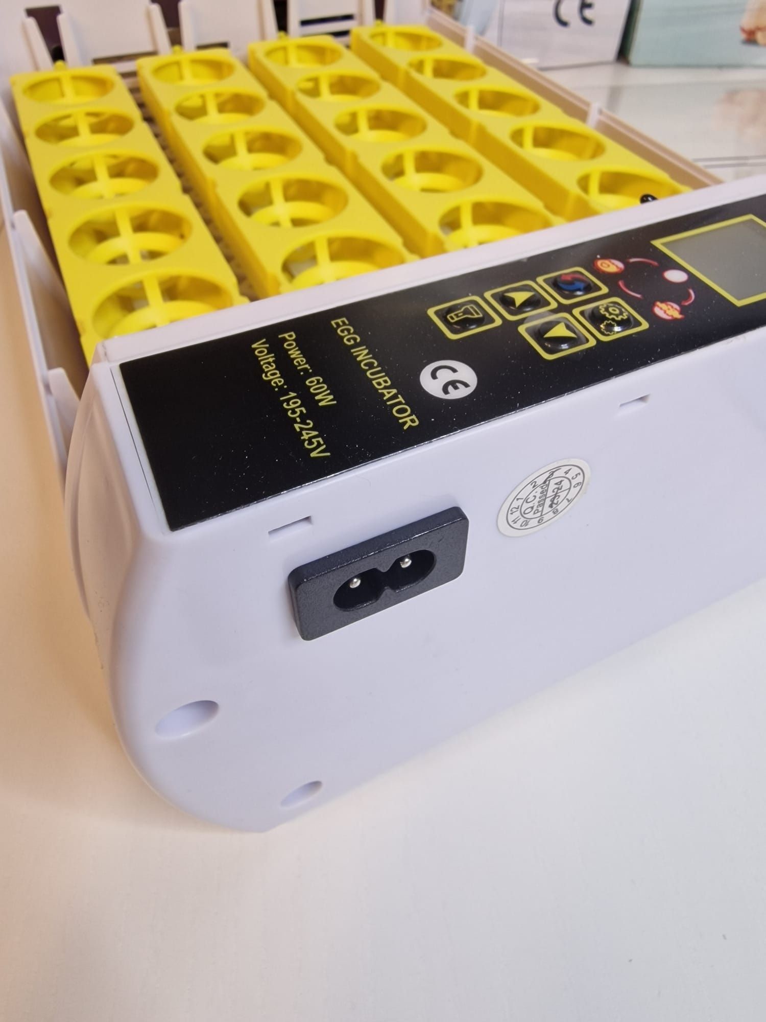 (NOVO) Chocadeira Incubadora Automática 24 ovos Galinha