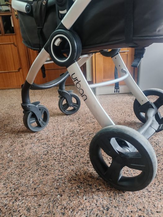 Carinho de bebé  trio da Chicco alcofa e ovo