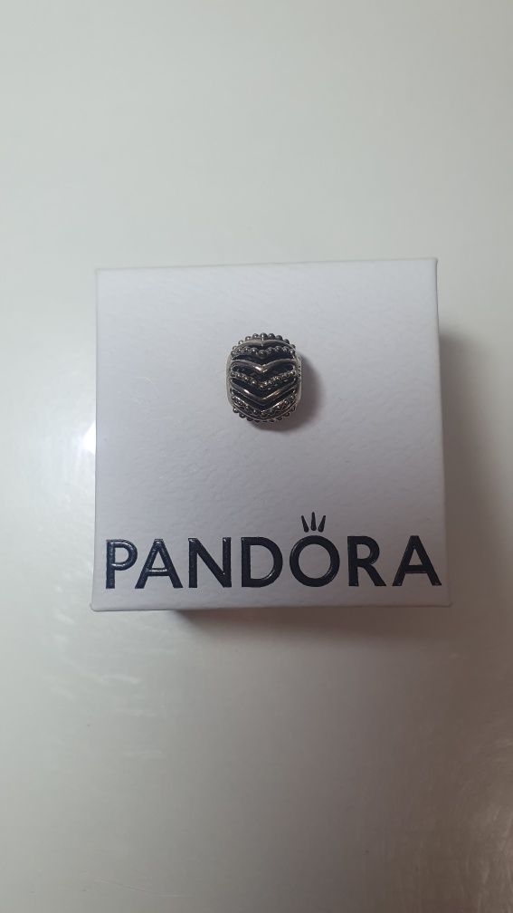 Pandora charms srebrny