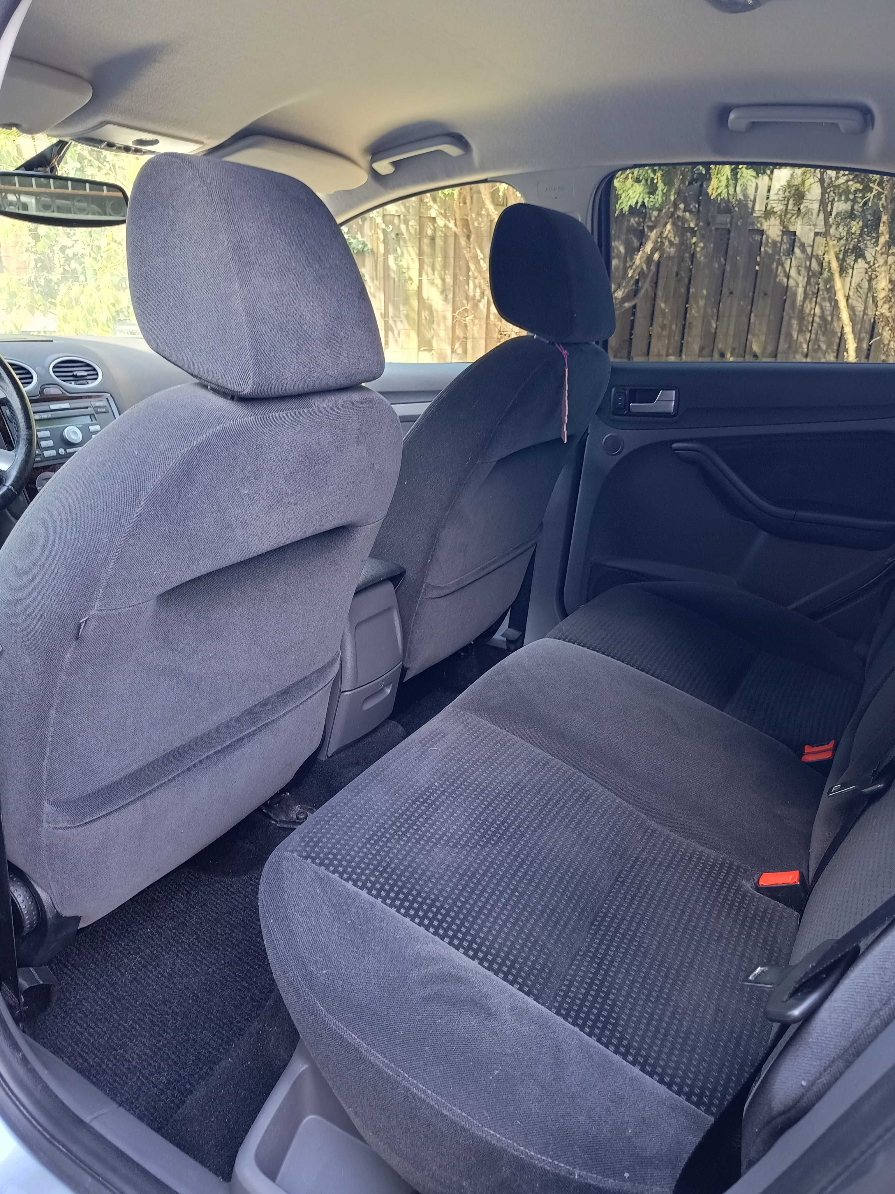 Piekny Ford Focus Ghia 1.6