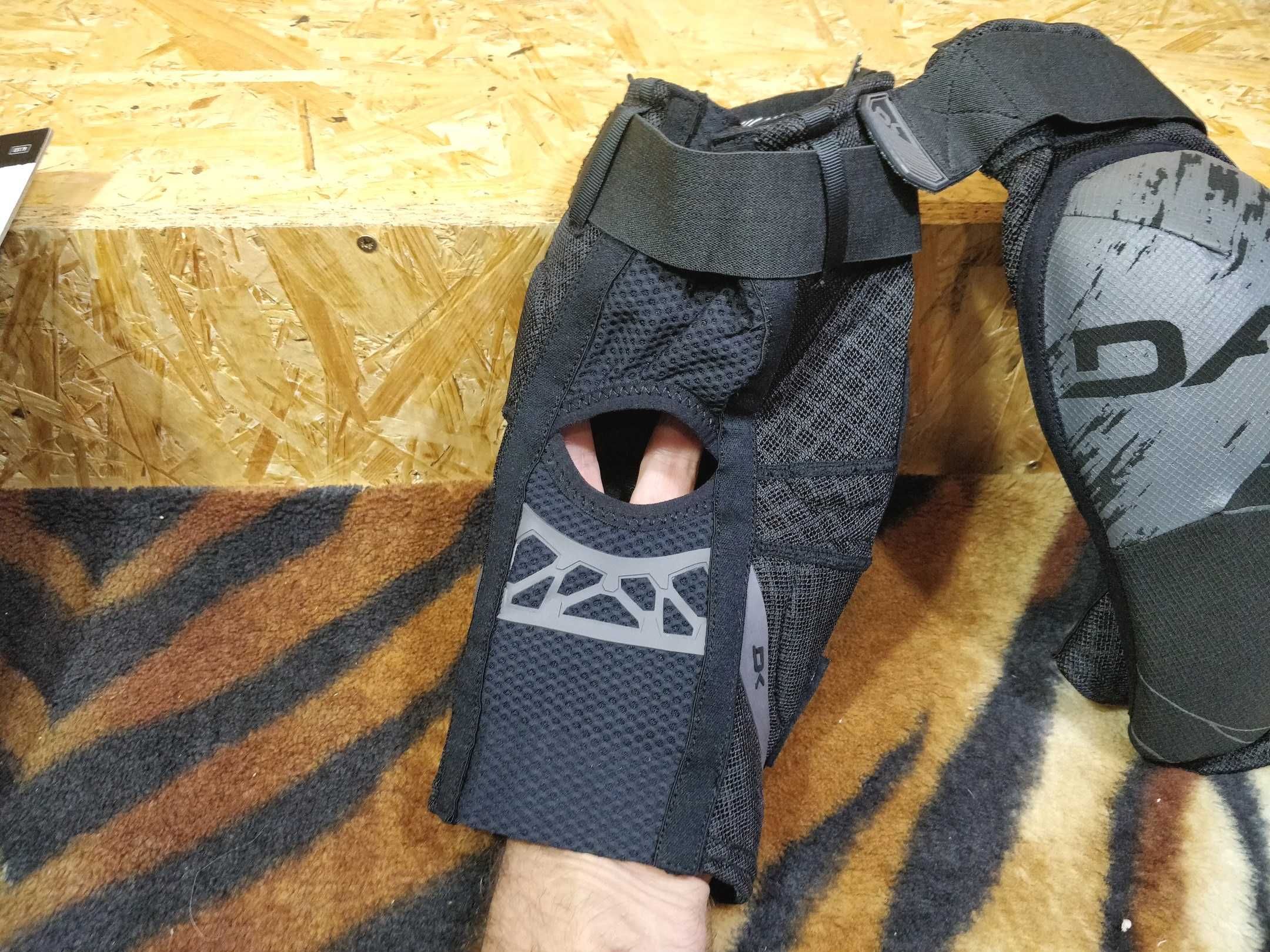Захист коліна Dakine Helion S, M, L велозащита защита Kali Oneal