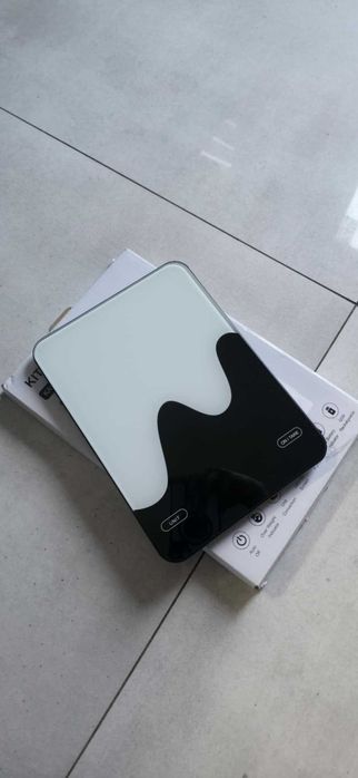 Inteligentna waga kuchenna ORIA – precyzyjne pomiary czarno-biała