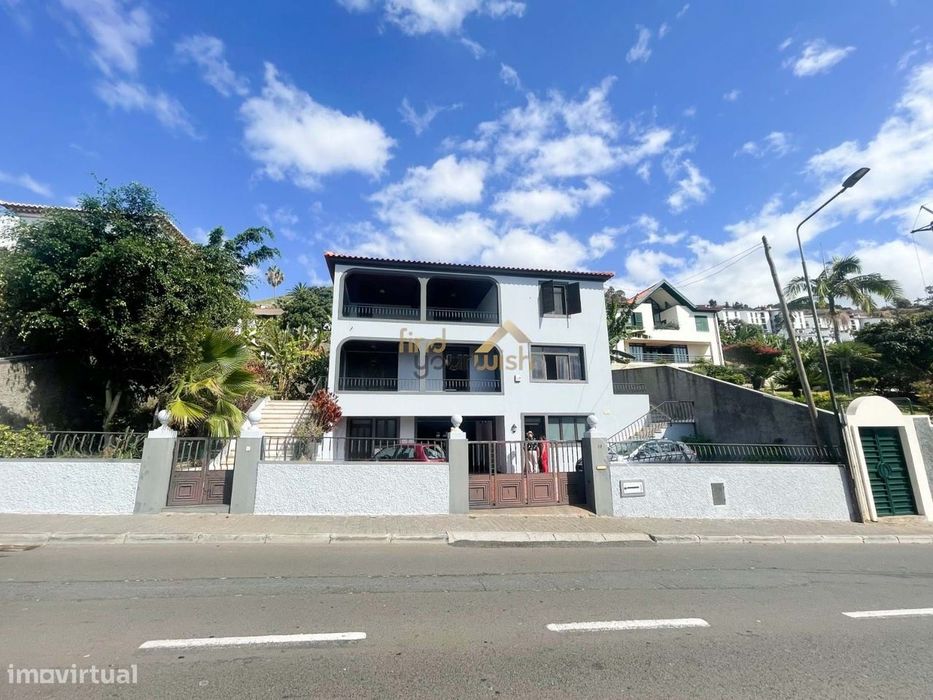 Quinta com 4 quartos na Ajuda próximo ao Centro Comercial Fórum Madei