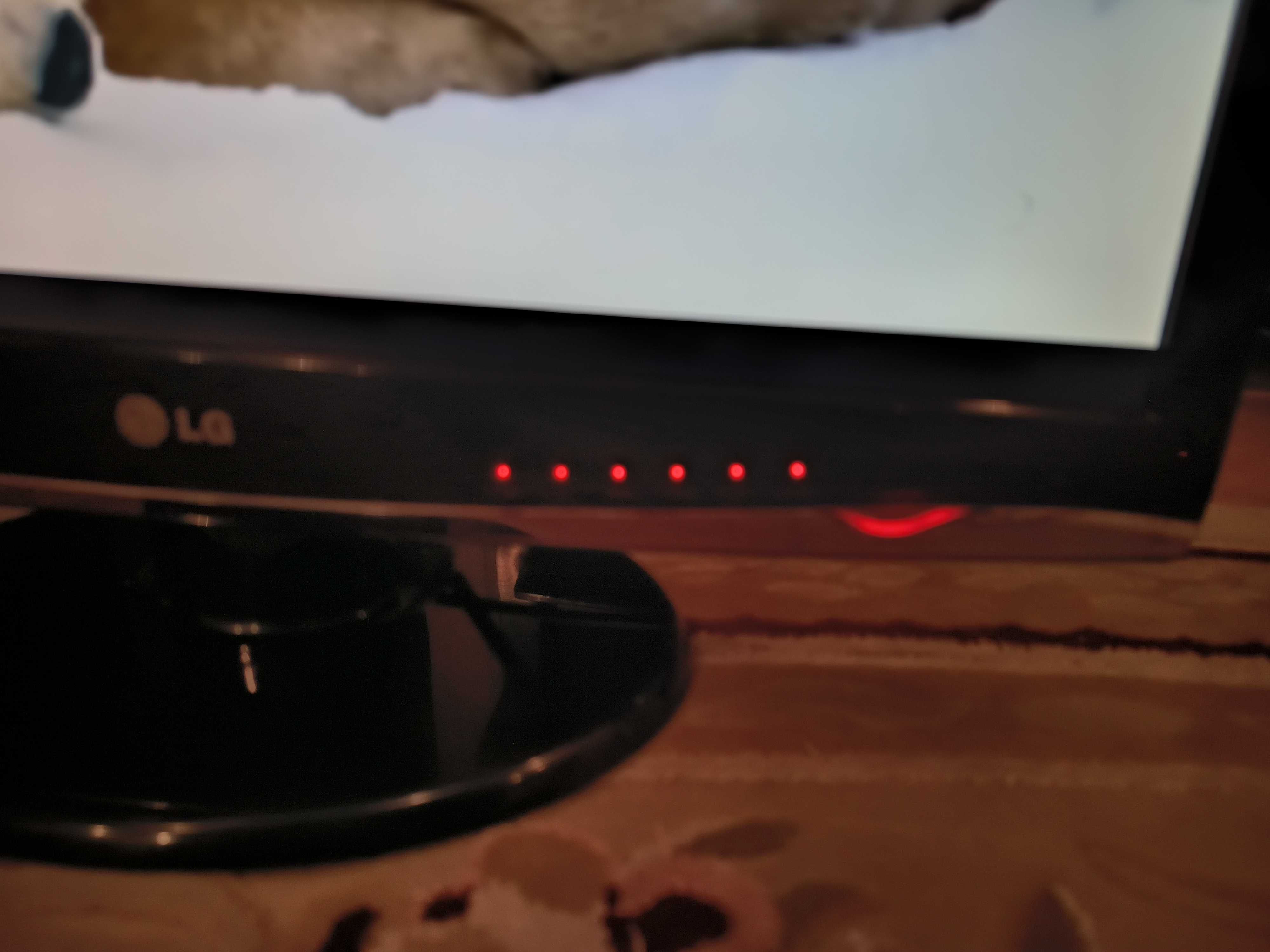 Монитор LG 22дюйма