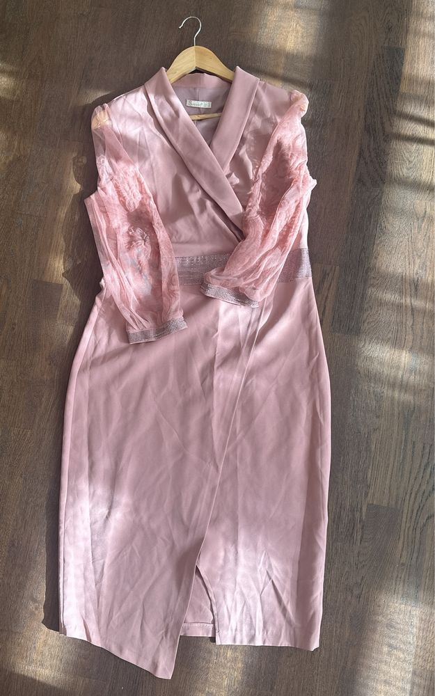 Жіноча сукня рожева