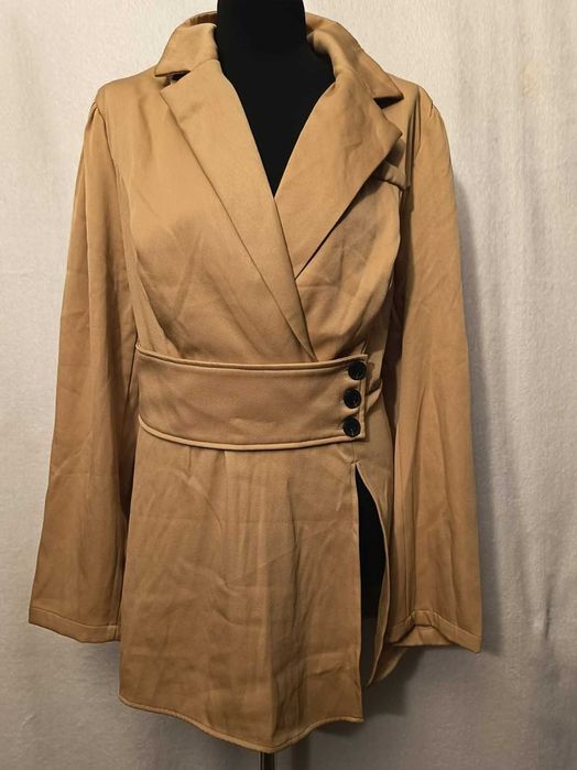 luzka stylizowana na marynarkę
XXL / 44 / 16·Bardzo dobry·Shein