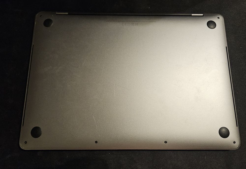 MacBook Pro 13” 2017 | i5 | 8 GB RAM | 512 GB SSD | Stan dobry