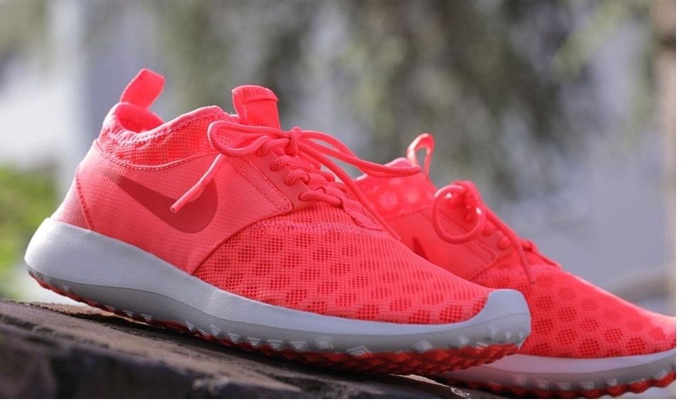 Нові кросівки Nike