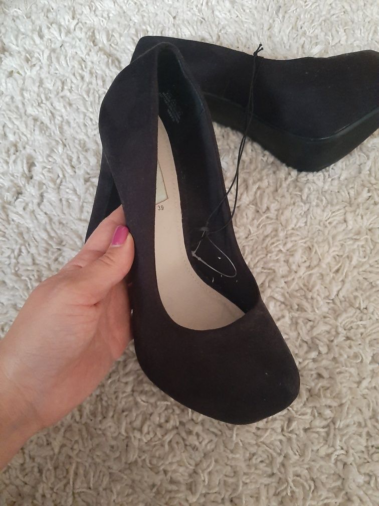 Czarne buty 39 NOWE na obcasie i platformie