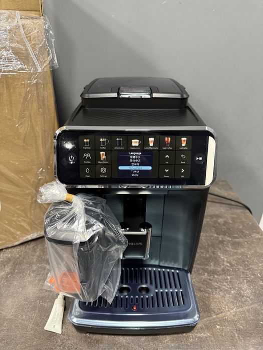 Кавомашина Philips 5500 LatteGo black