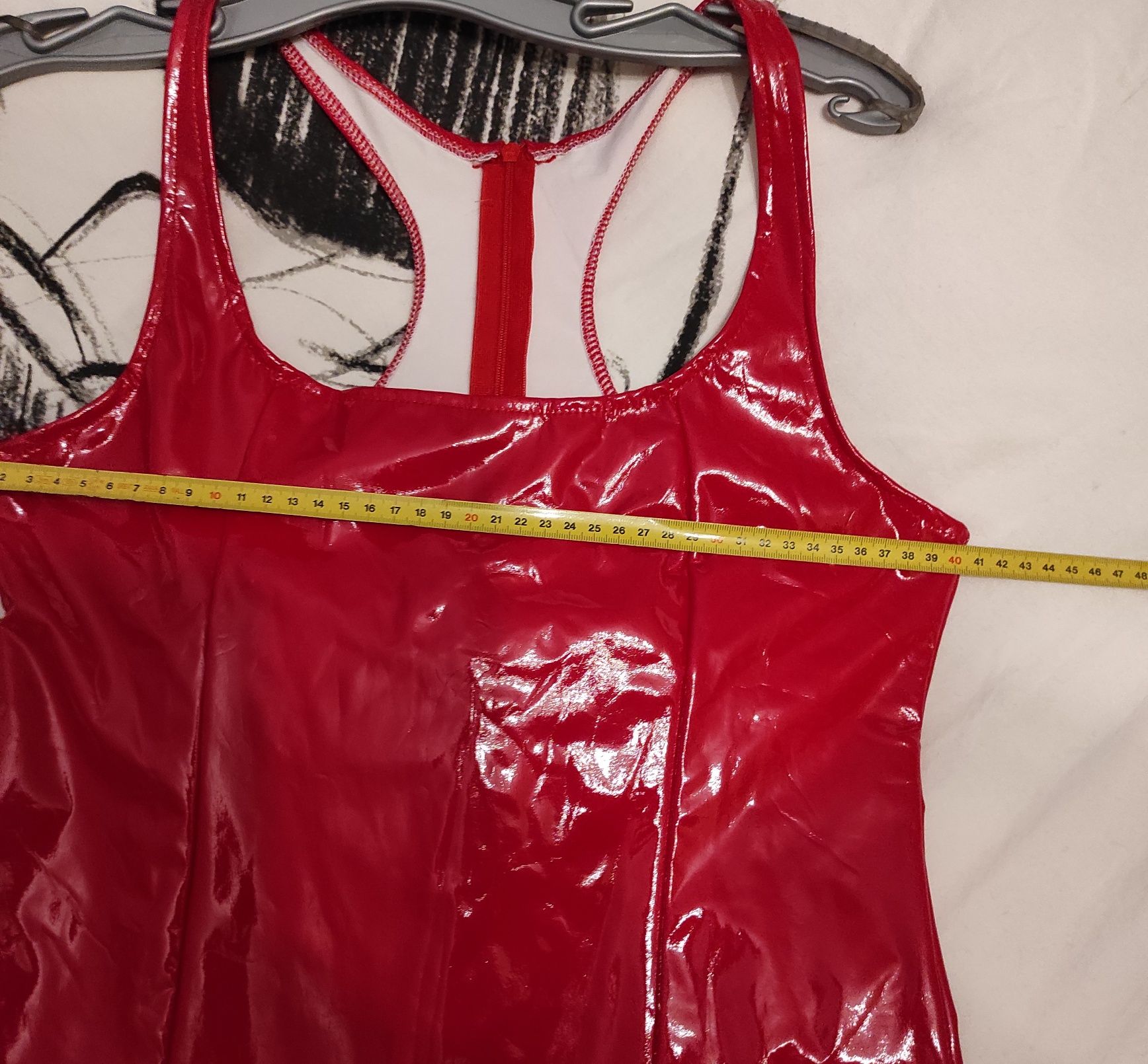 Sukienka czerwona Latex