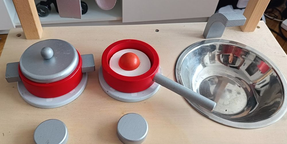 Drewniana kuchnia i akcesoria