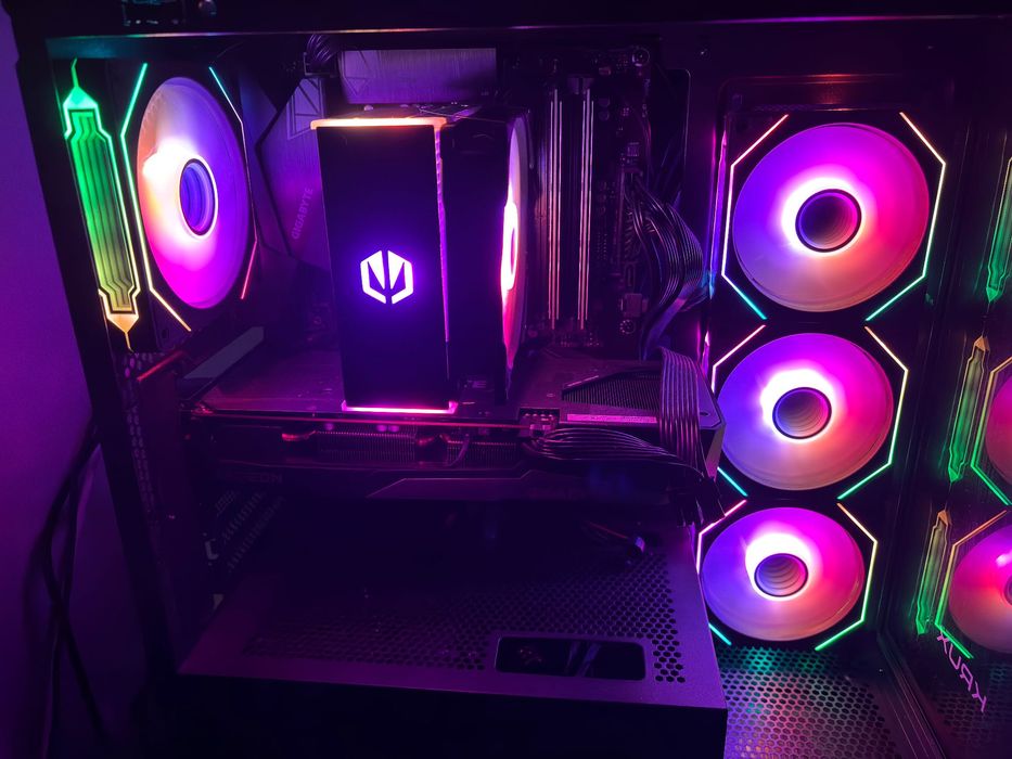 Komputer gamingowy Ryzen 5 5600 / rx 7600 OC 8gb + Monitor 240Hz