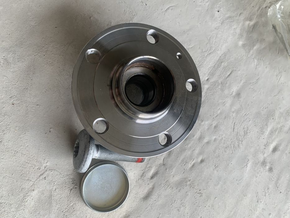 Ступиця з пітшипником задня. R154.55