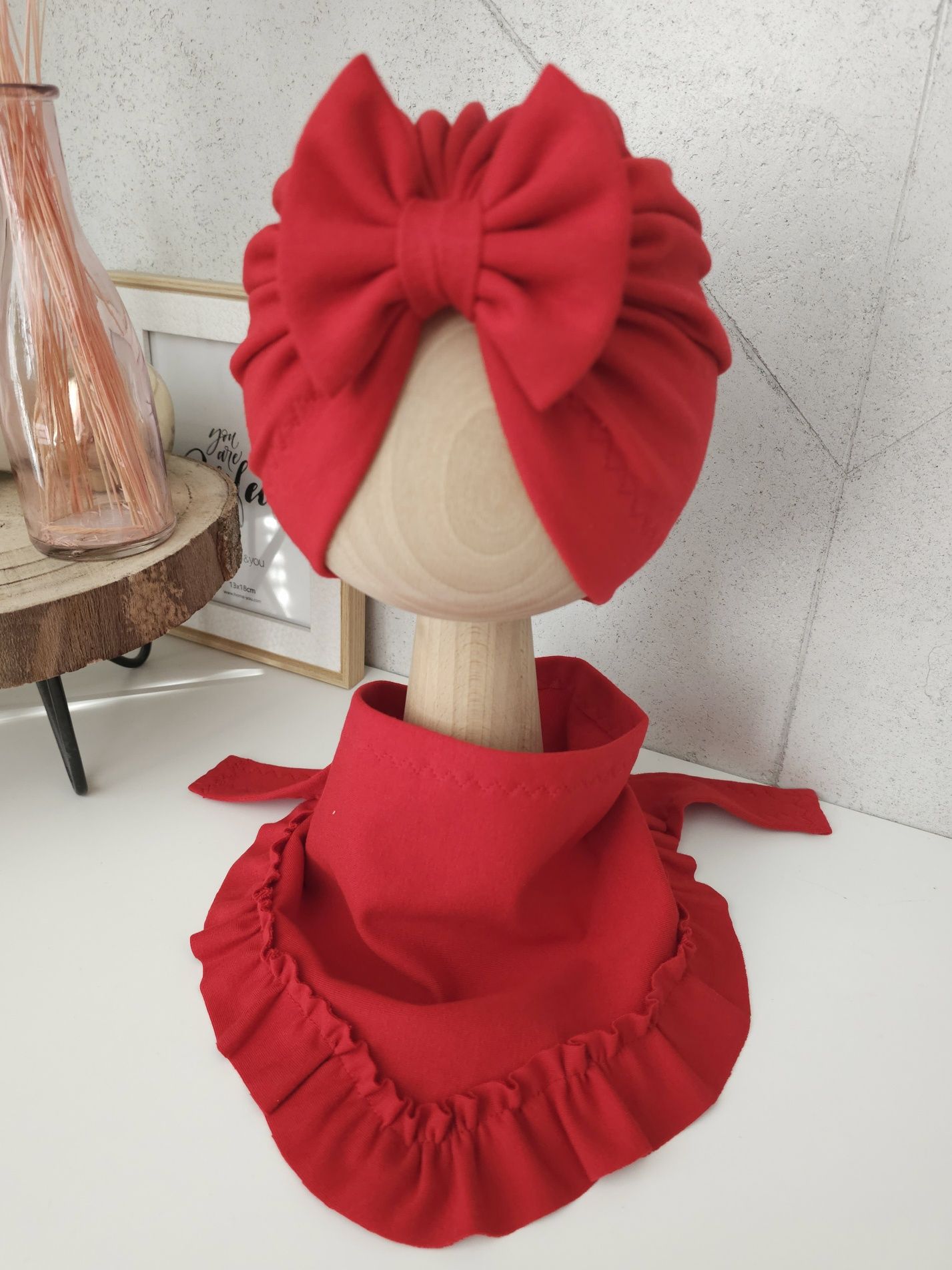 Komplet wiosenny czerwony czapka turban i chusta