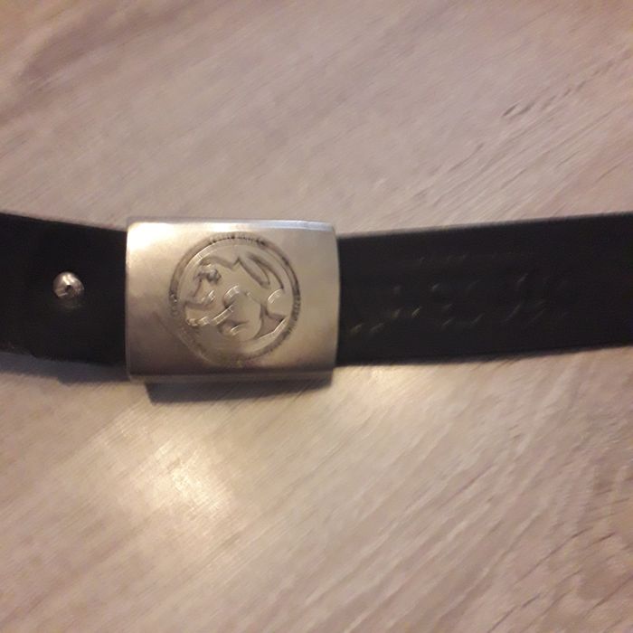 Witam zamienie lub sprzedam pasek i bluze zamienie na czapke z daszkie