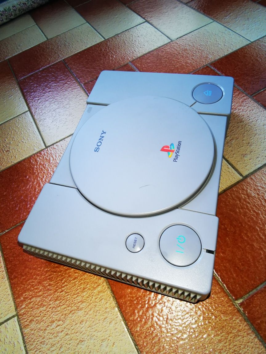 Playstation 1 + 1 Comando