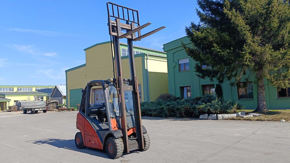 Wózek widłowy Linde H25 gazowy , przesuw boczny