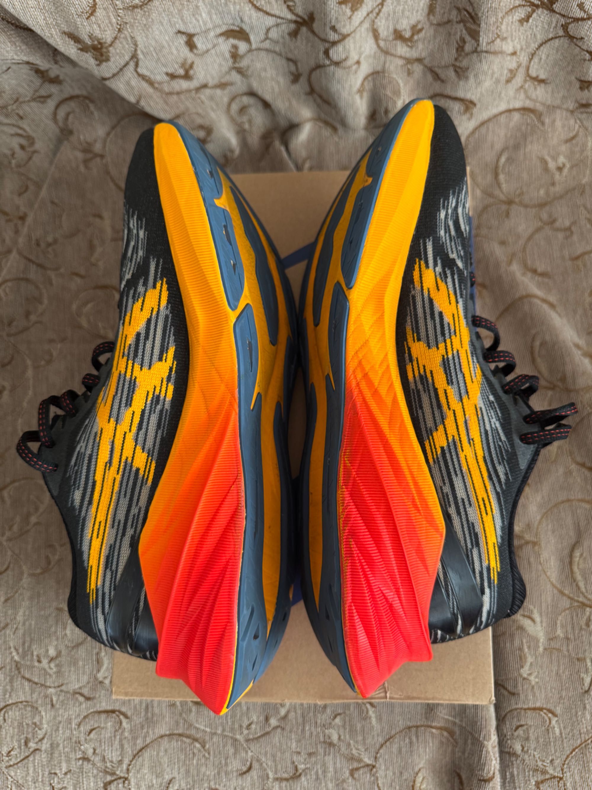 Кросівки asics Novablast 3 28 см