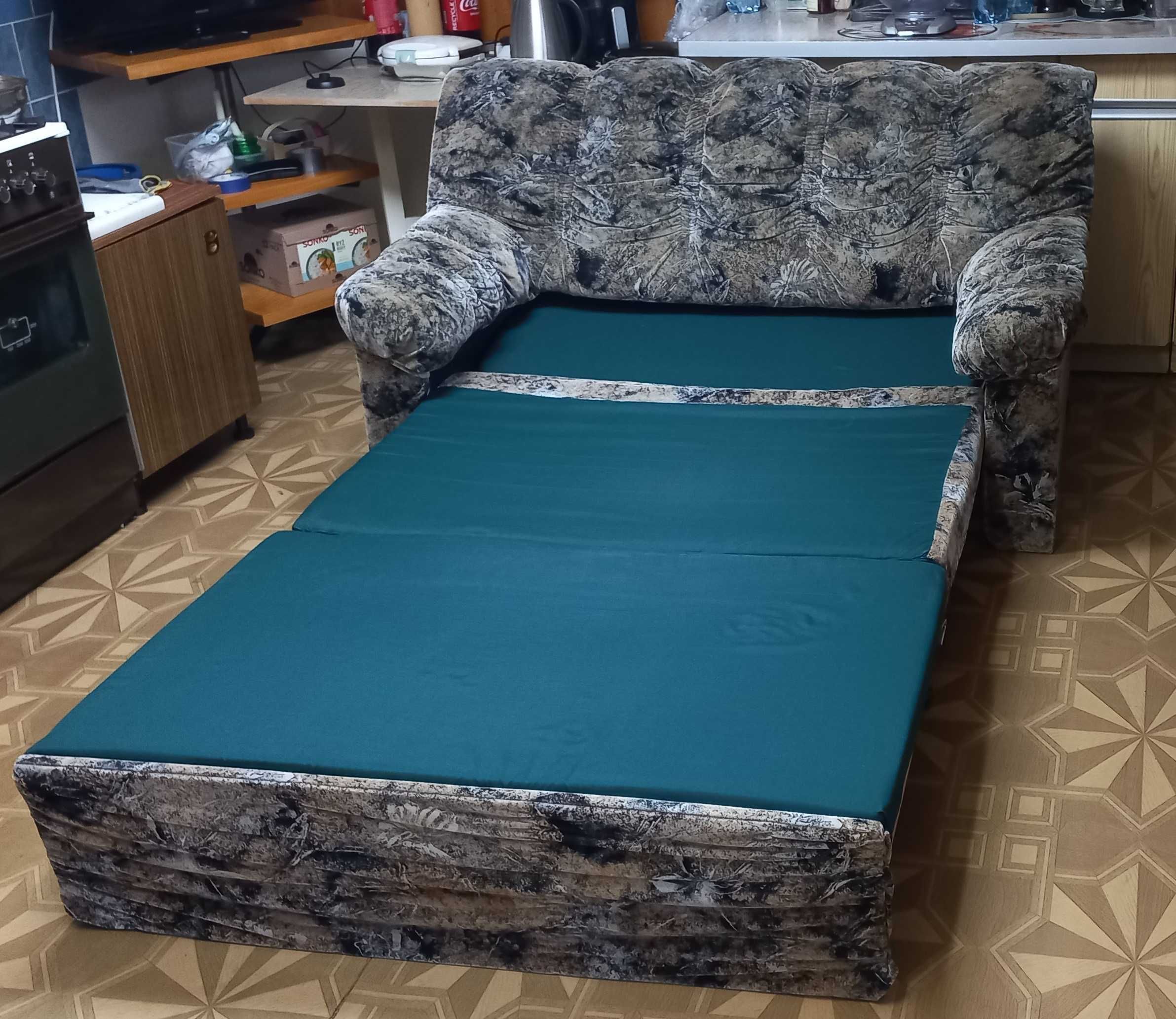 Używana sofa rozkładana, dwuosobowa