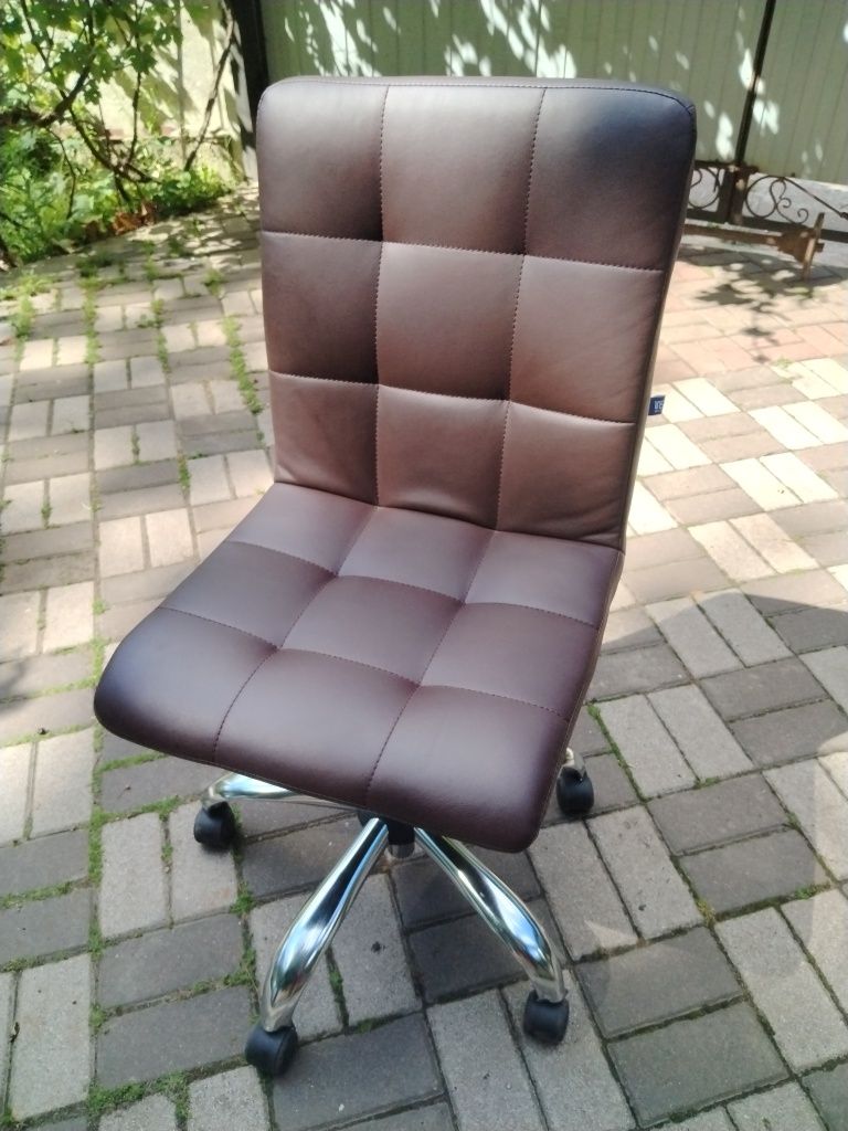 Продам офісне крісло NOWY STYL