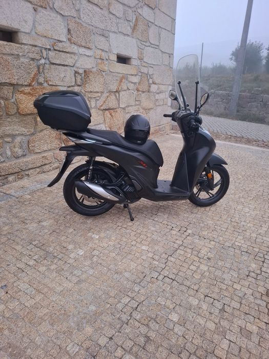 Honda SH 125 i de 2023  apenas  3900km