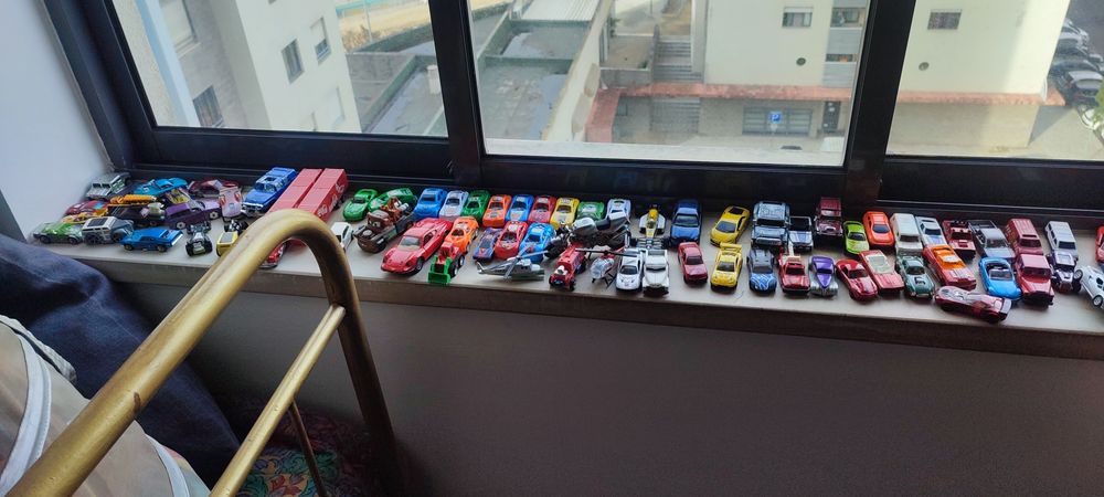 Mini carros maioria hotwweels