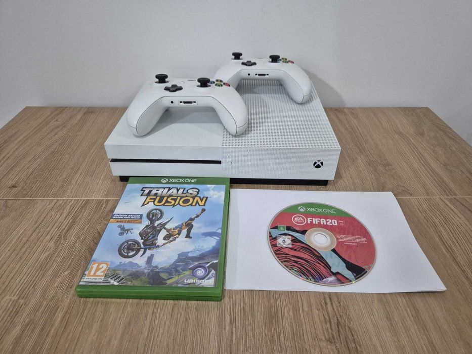 Xbox One S 1TB + 2 Comandos + Vários Jogos – Como Nova!