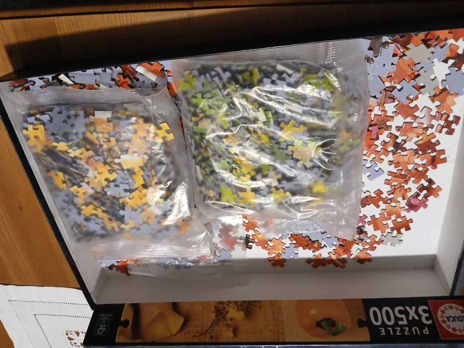 Caixa com 3 puzzles novos