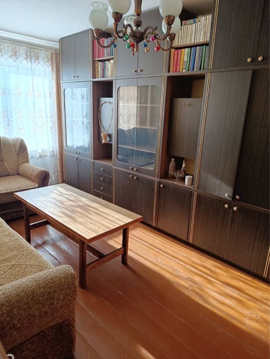 Здам кімнату в гуртожитку, Інститутська