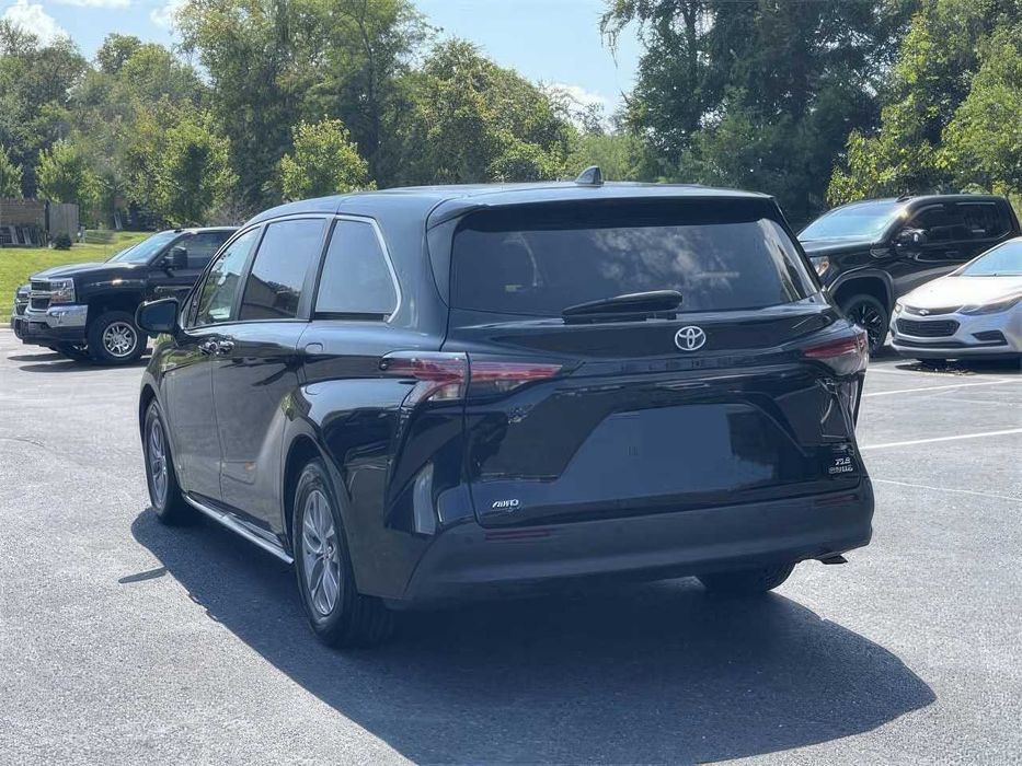 Toyota Sienna XLE 7-Passenger      2021