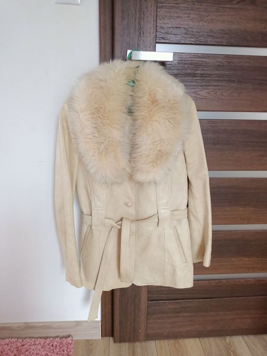 S Płaszczyk skóra naturalna ecru mięciutka skóra kurtka z futerkiem