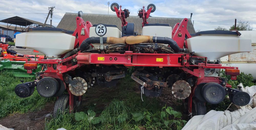 Сівалка 16-ти рядкова пневматична Challenger 8186