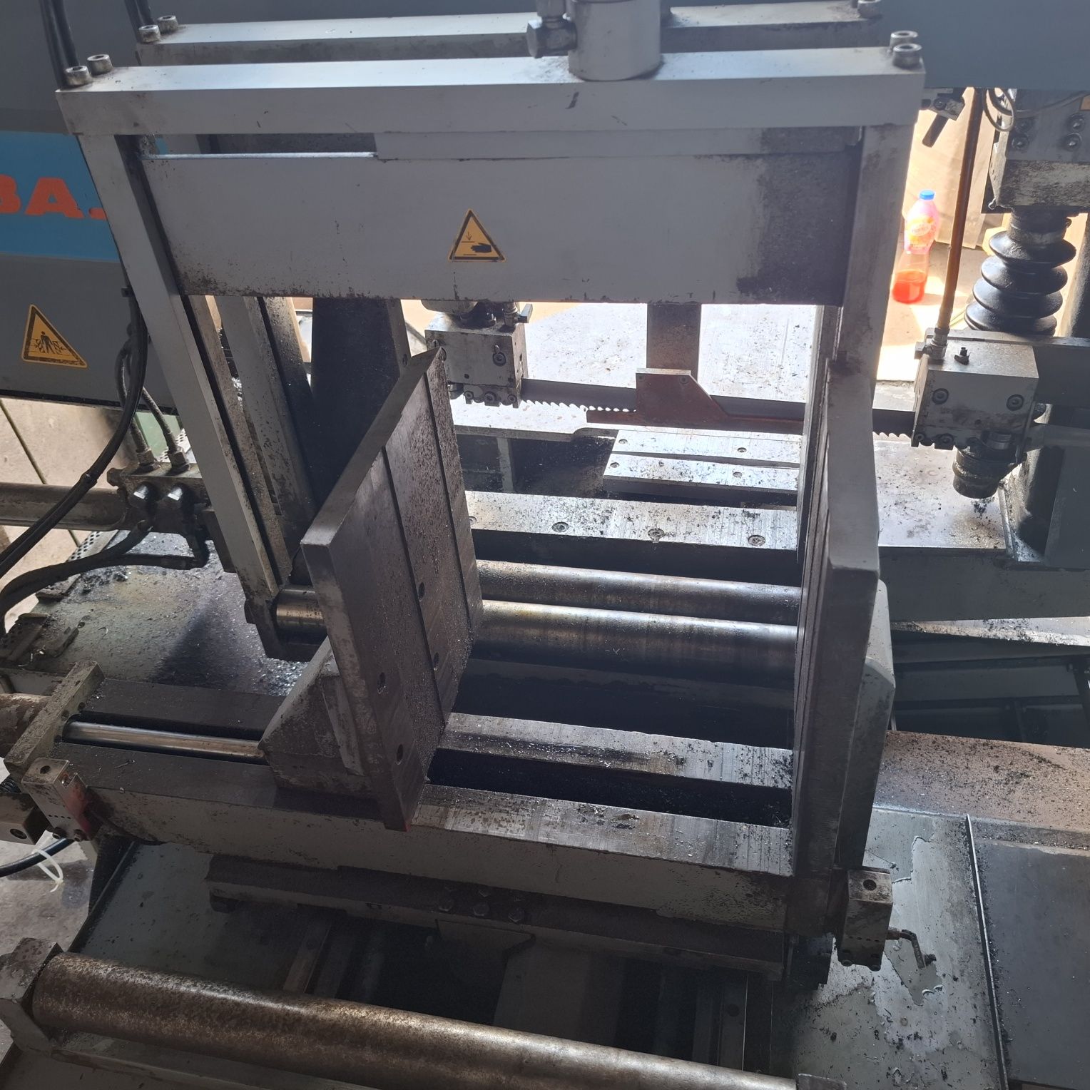 MEBA 335 GA Automat. Piła taśmowa przecinarka.