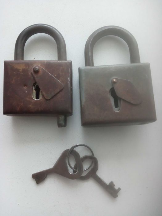 Старинный навесной замок  с петлями  ( клеймо )