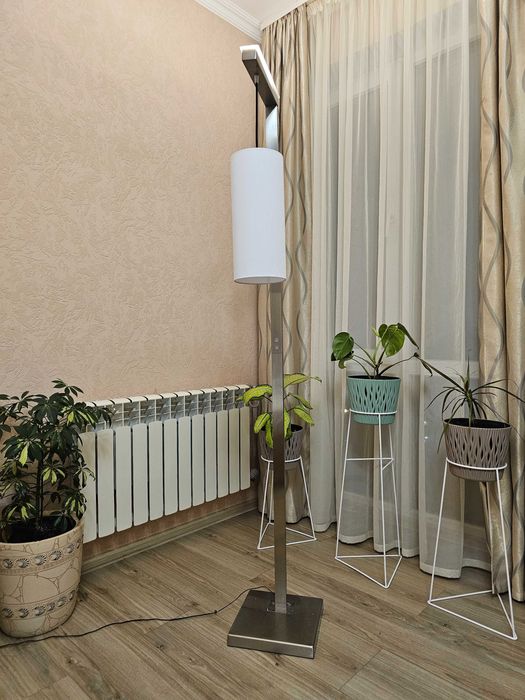 торшер LED з двома джерелами світла та регулюванням підсвітки