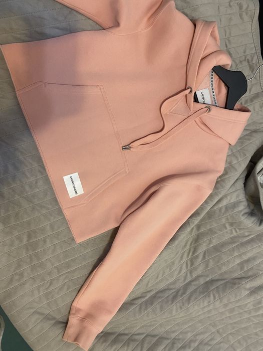 bluza calvin klein krótsza różowa kaptur pudrowy róż