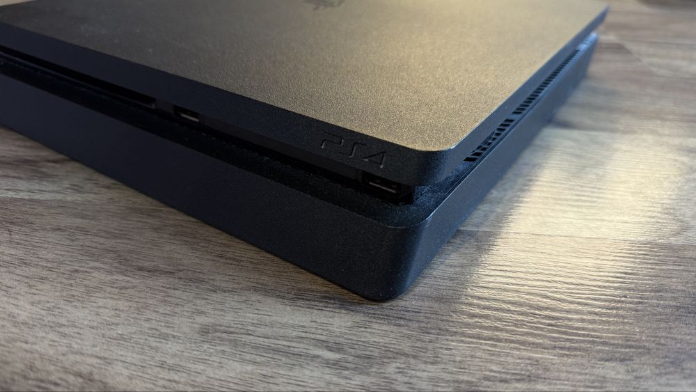 PlayStation 4 Slim 500GB + pad – świetny zestaw!