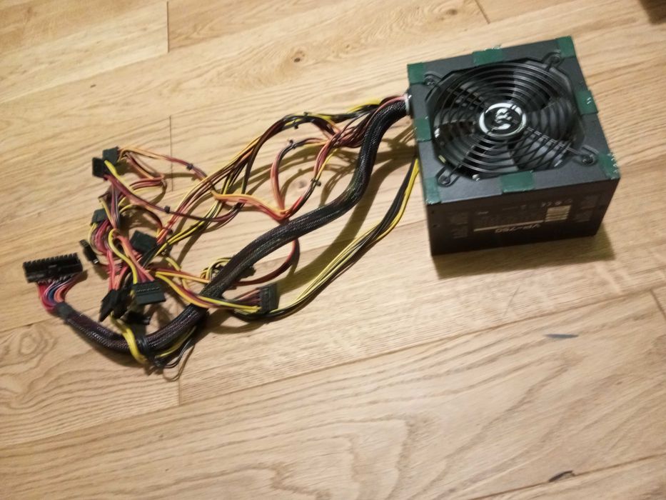 Продам блок питания vx aerocool 750w