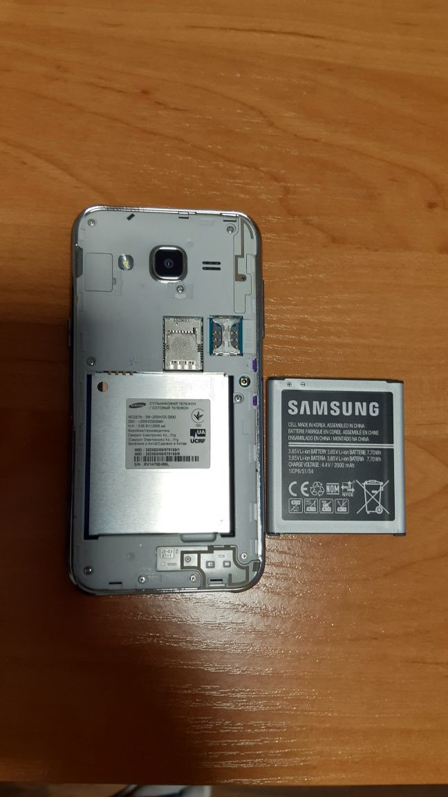 Продам телефон Samsung J2, J7 (битые дисплеи)