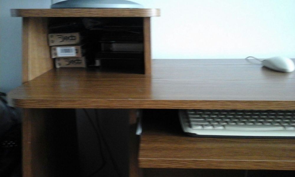 Biurko komputerowe