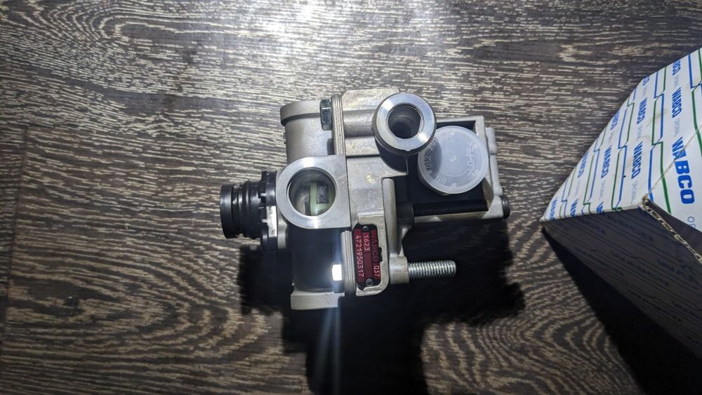 Ускорітельний кран WABCO