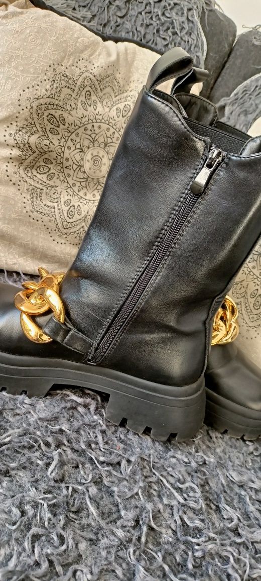 Ciekawe damskie botki / wysokie / klamra - 39 -