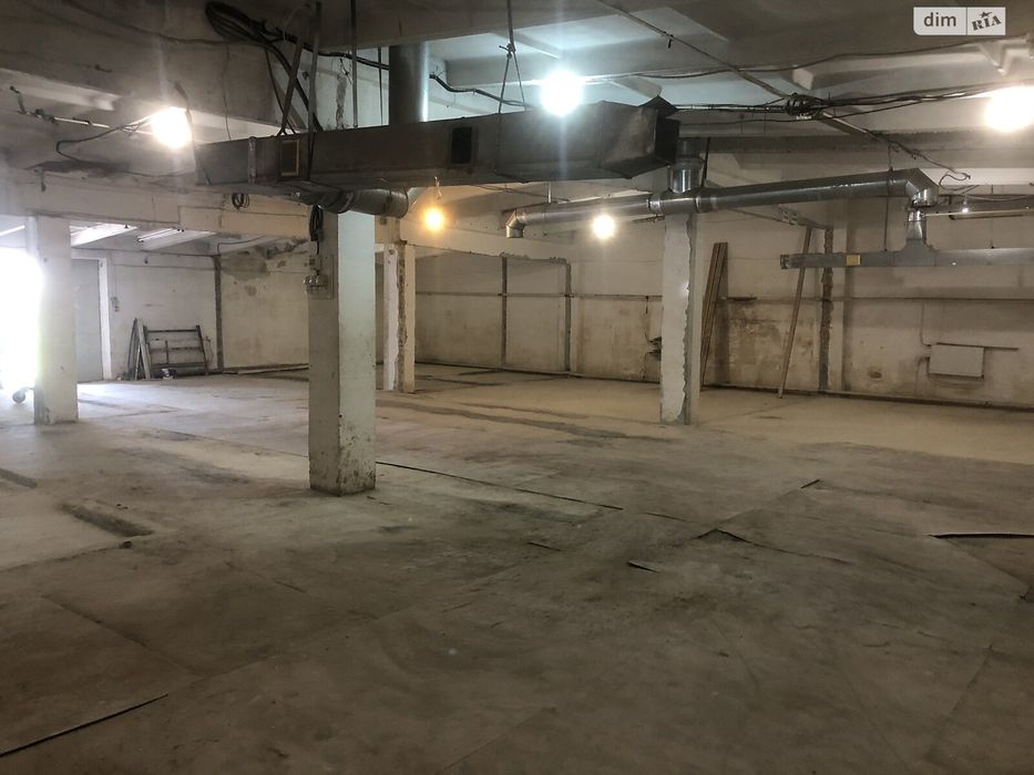 Оренда складу поруч з ринком на Дубово, рампа