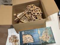 Zegar drewniany UGEARS, używany, częściowo rozłożony