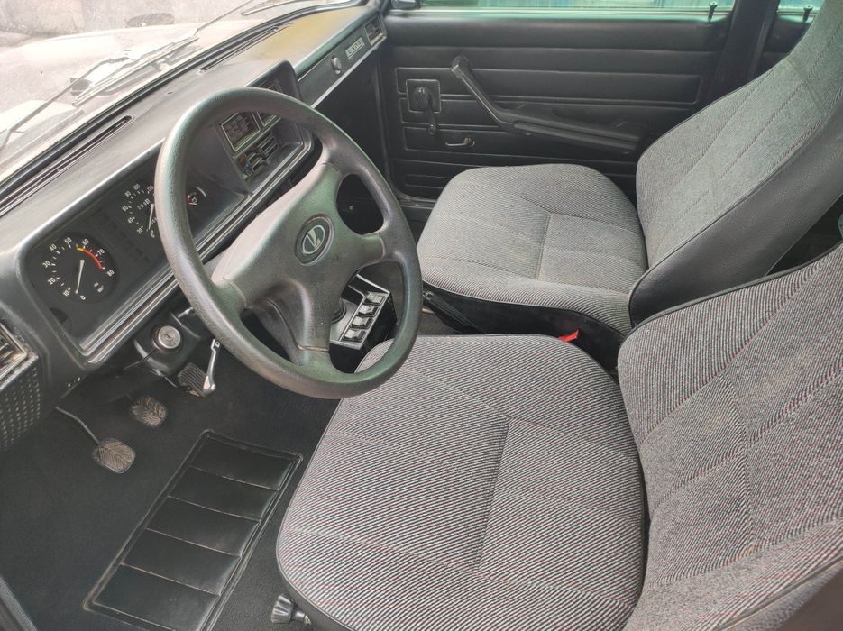 Автомобіль Лада ваз 2104