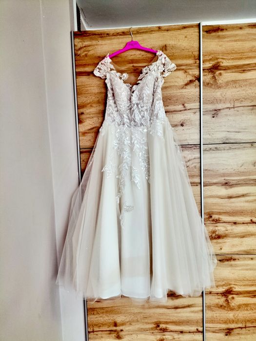 Suknia ślubna w idealnym stanie