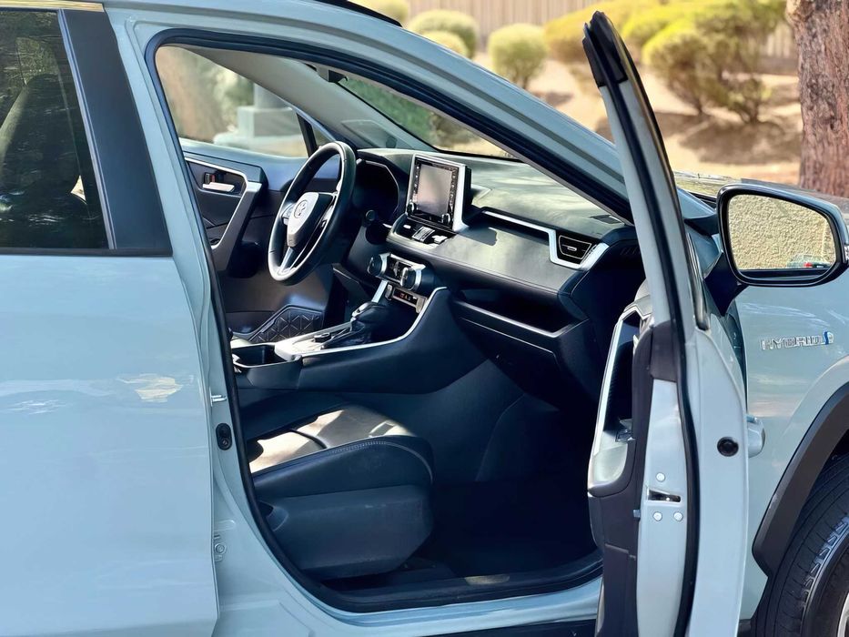 Toyota RAV4      2021