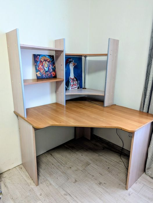 Робочий стіл  меблі